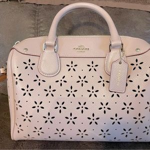 Very lightly used Coach handbag-Light Pink with a hint of sparkle! 🥰